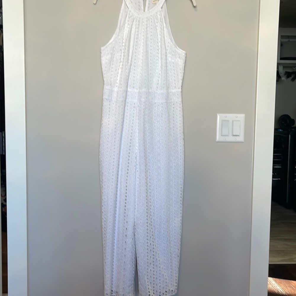 Madison Jukes size 6 White Jumpsuit